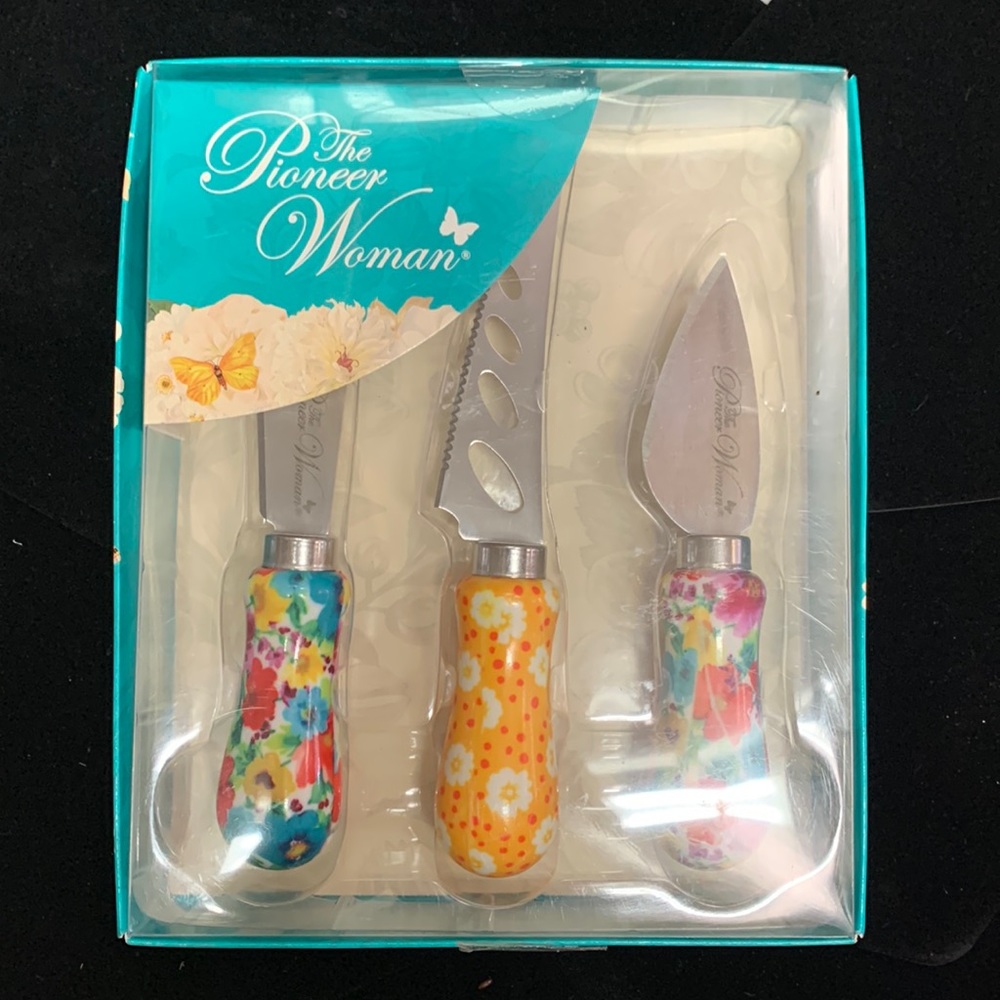 NWT Pioneer Woman cheese knife serving set